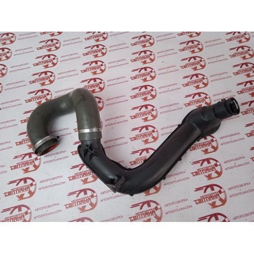 Патрубок интеркуллера Opel Vivaro 2007-2014 93857913